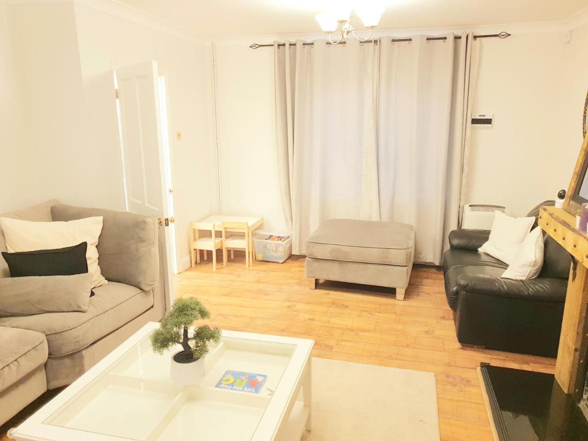 Specious 3Bed Property With Parking & Large Garden Aveley Екстериор снимка